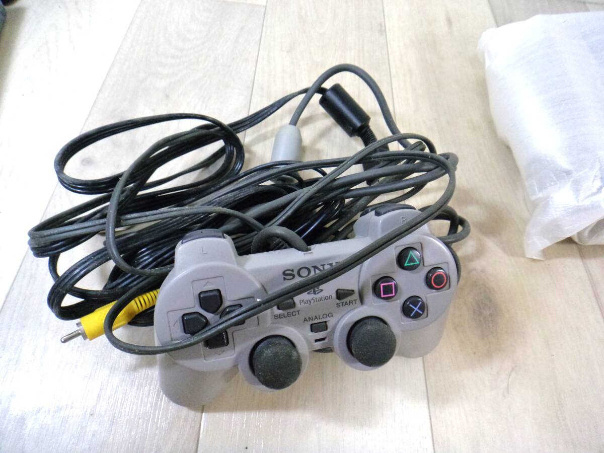 Y2609 PlayStation本体（SCPH-7000） PS1 箱付 プレステ プレーステーションの画像4