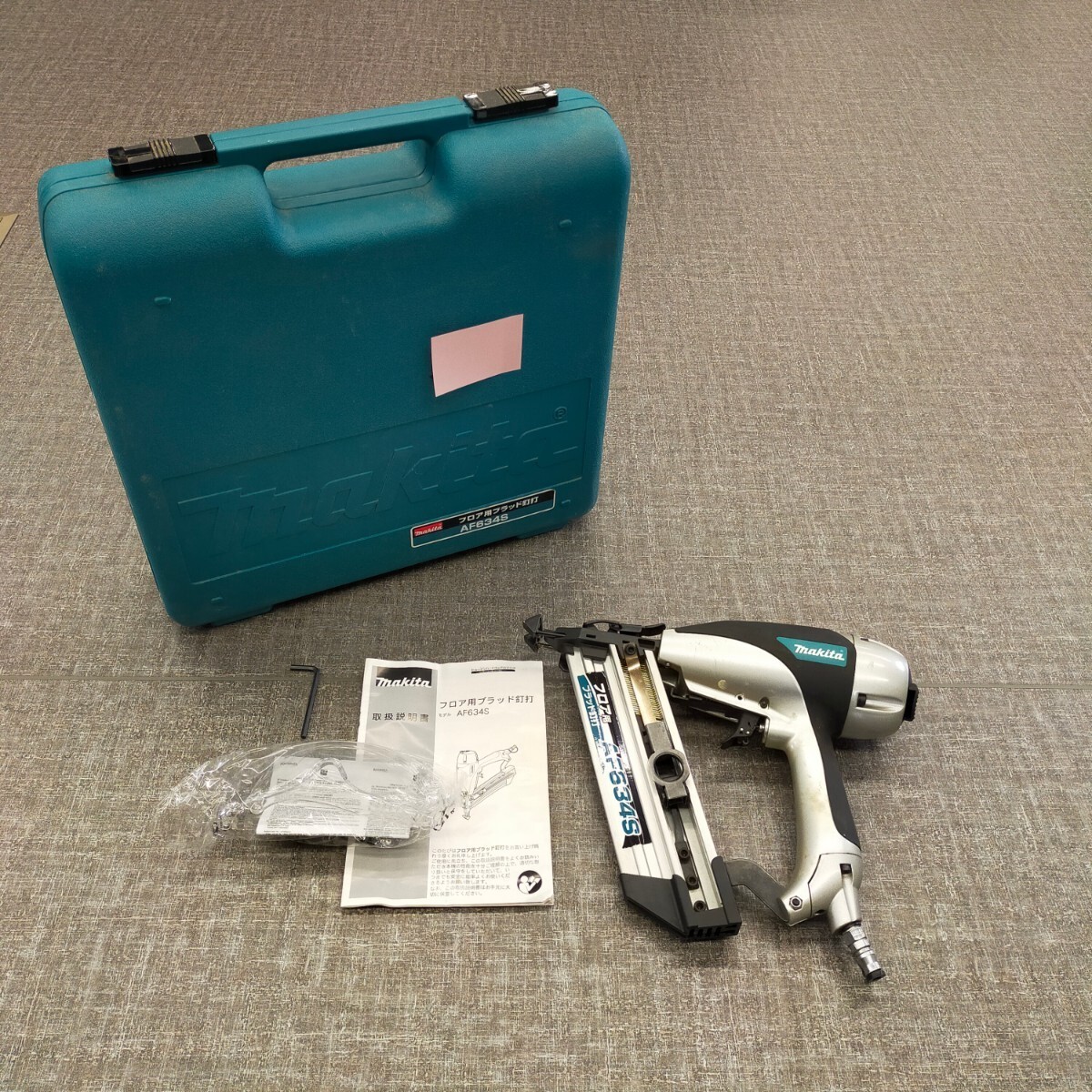 す1368 ブラッド釘打機 makita マキタ フロア用 AF634S 取扱説明書付 エアーツール 工具 大工道具の画像1