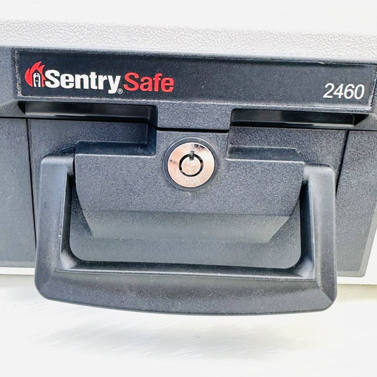 Sentry Safe セントリーセーフ 2460 ファイヤーセーフ 1160 グレー 防火 耐火 保管庫 金庫 セキュリティ 鍵付き 2090 AT-153463 NKの画像2