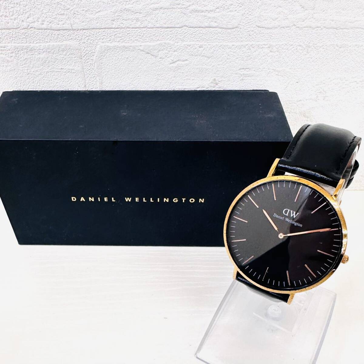 Daniel Wellington ダニエルウェリントン DW 腕時計 時計 watch ブラック ゴールド 黒文字盤 本革ベルト 3ATM B40R11 メンズ レディース NKの画像1