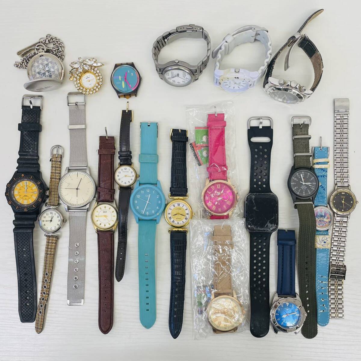 680 時計 20点 まとめ売り まとめて 大量 swatch スウォッチ Apple watch アップルウォッチ ELGIN エルジン Ｑ＆Ｑ Disney 本革 QZ AT 