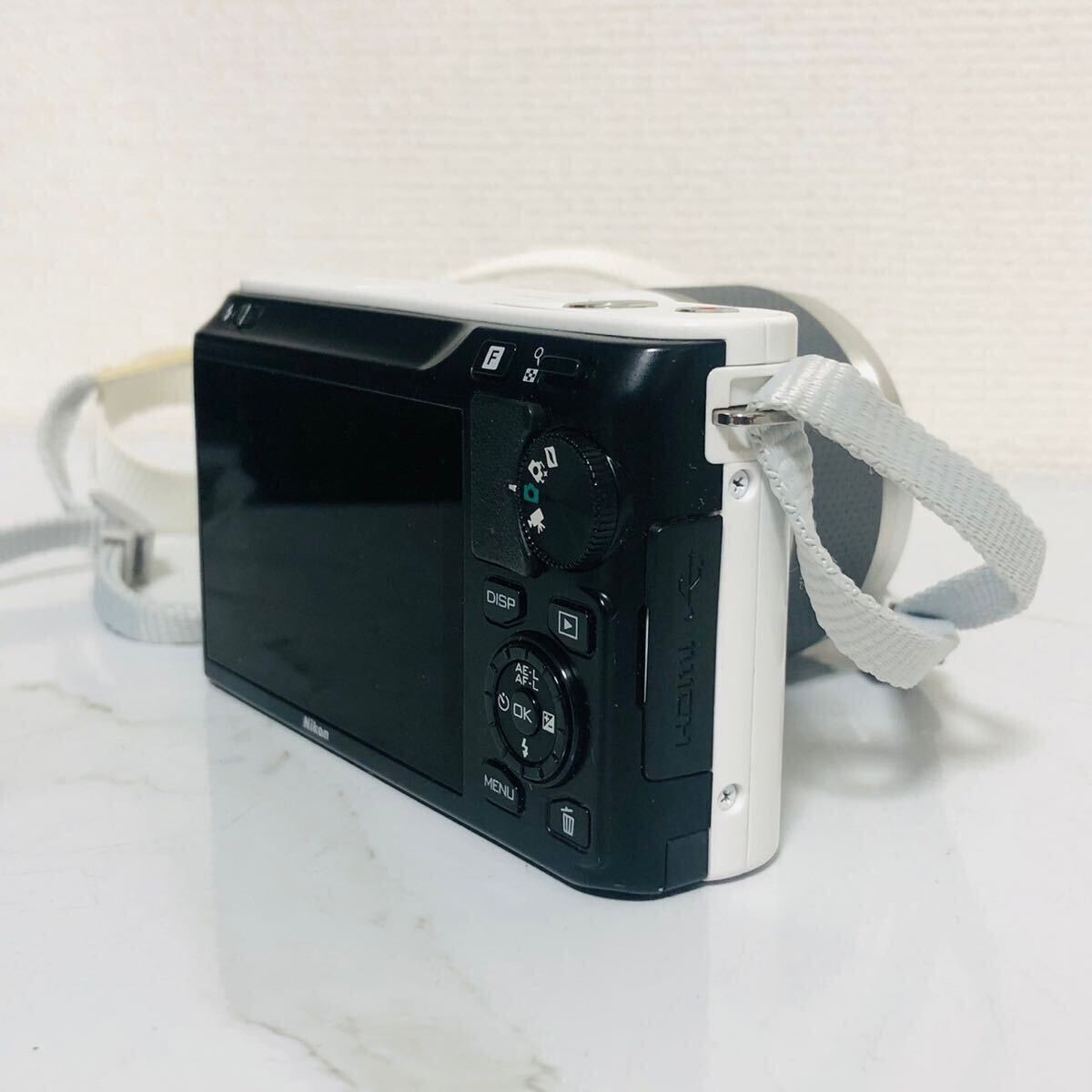 【美品】Nikon 1 J1 ダブルズームキット ホワイト ミラーレス カメラ レンズ交換式デジタルカメラ_画像3