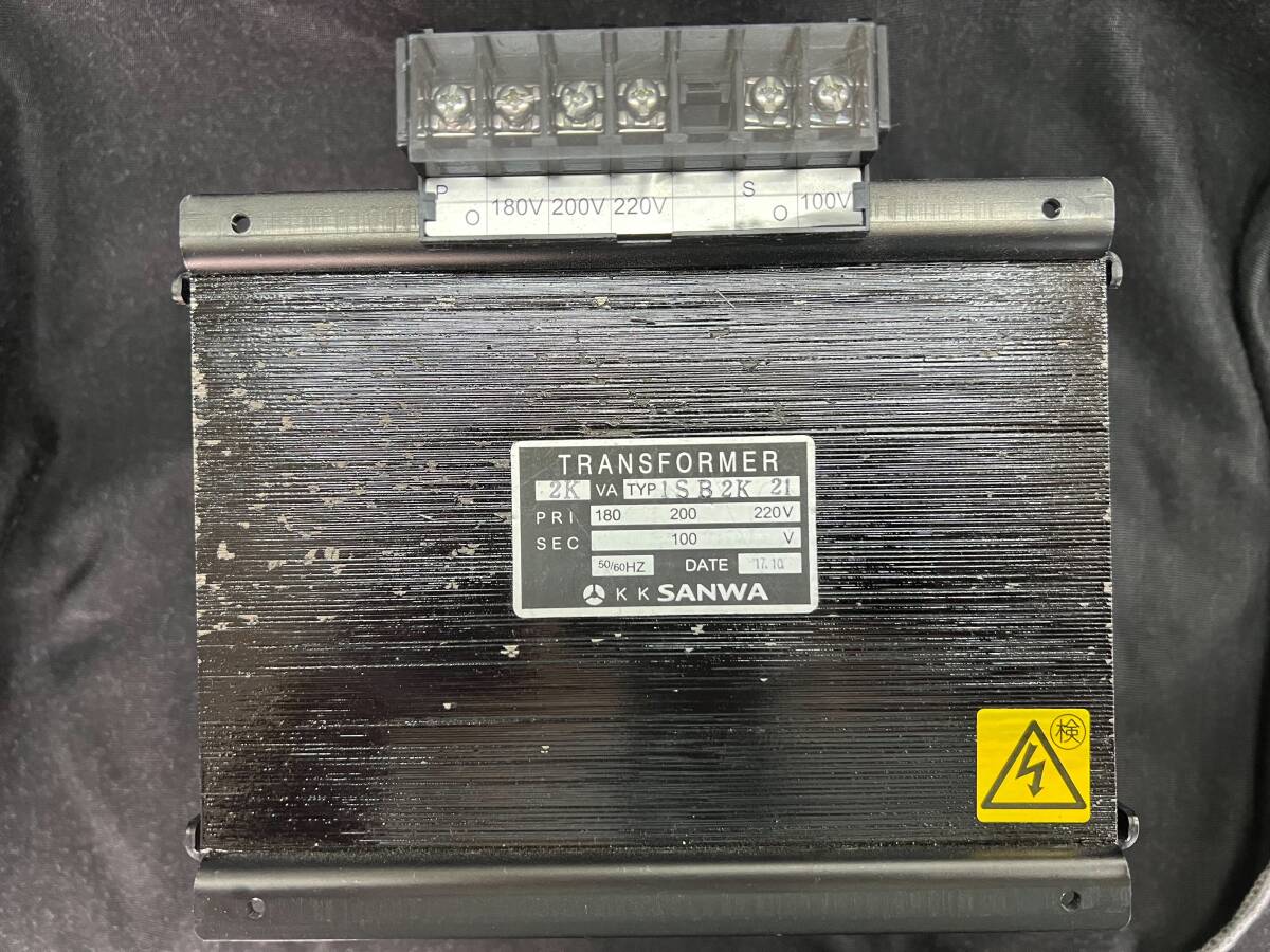  including carriage Sanwa 1SB 2K 21 2KvA A kind small size dry trance single phase . volume isolation 180V 200V 220V-100V general environment .7 year or less use one owner thing . pressure machine SANWA