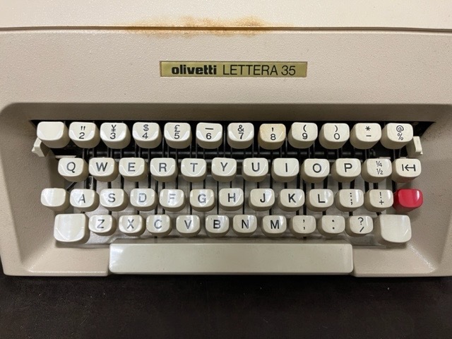 Olivetti LETTERA 35 portable typewriter 