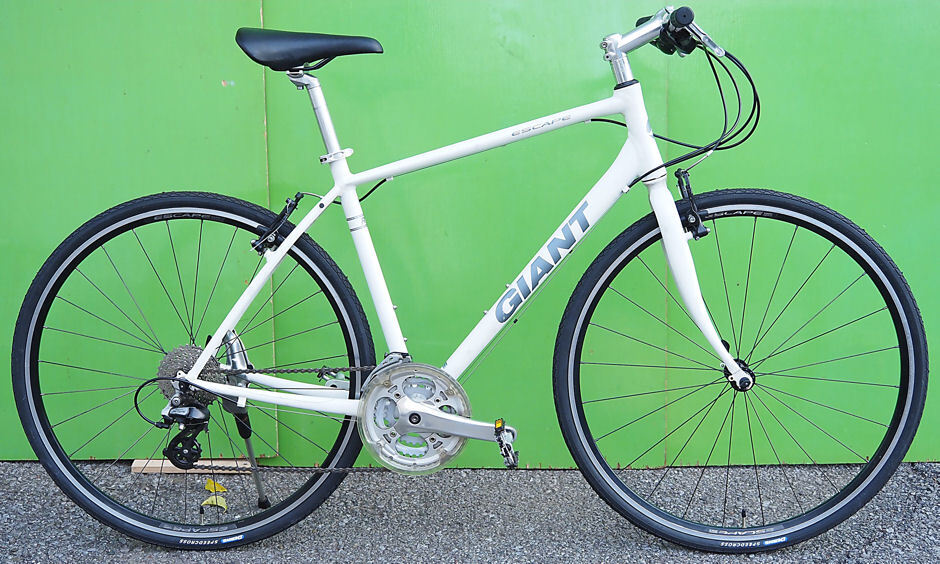 GIANT(タイヤ新品)ESCAPE R3)700C)CT50)Shimano 24s)ホワイトカラーの街乗りクロスバイク 中古_画像1