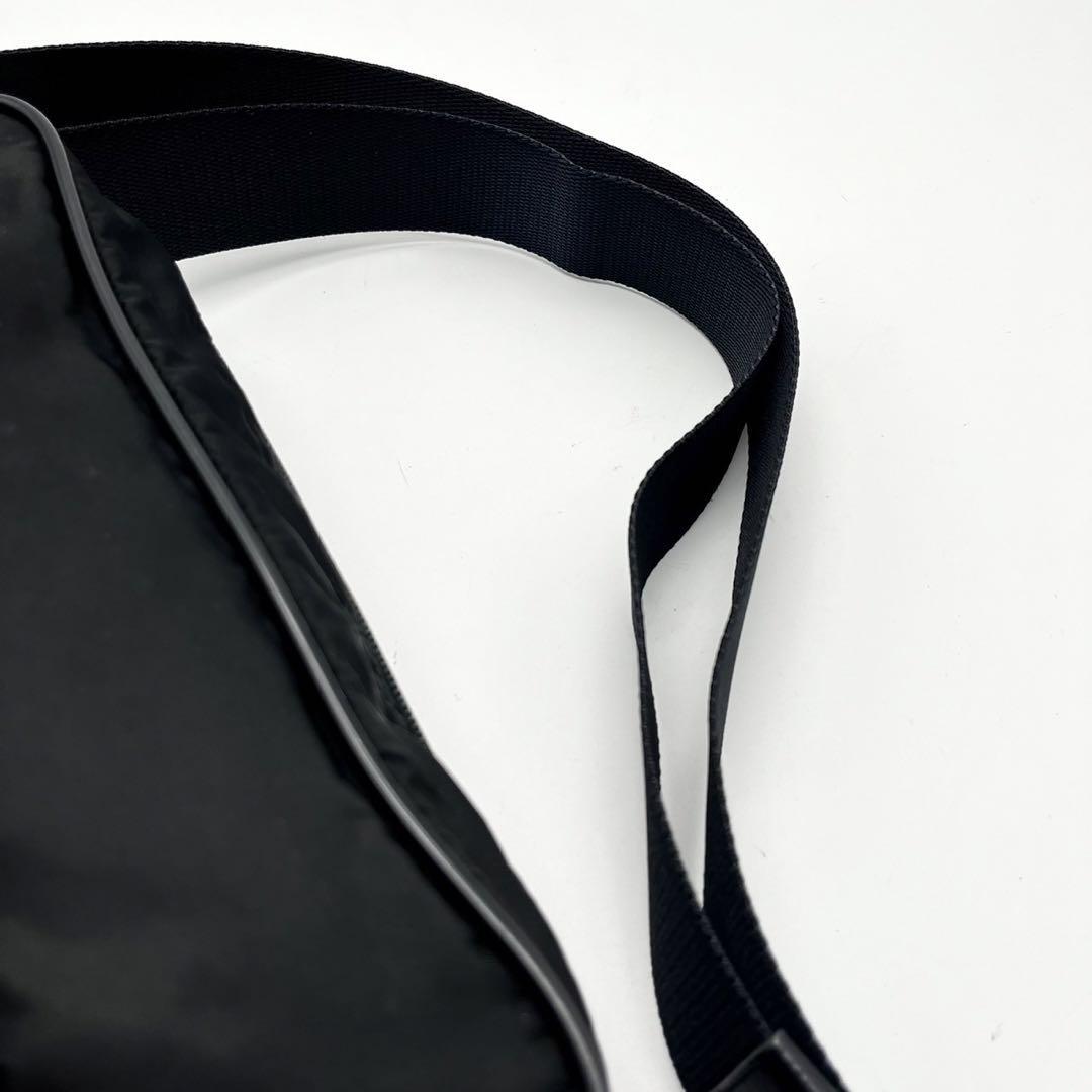 美品 PRADA プラダ ショルダー バッグ スクエア 三角ロゴ 黒 ナイロン カメラバッグ サコッシュ メンズ レディース ブラック サフィアーノの画像6