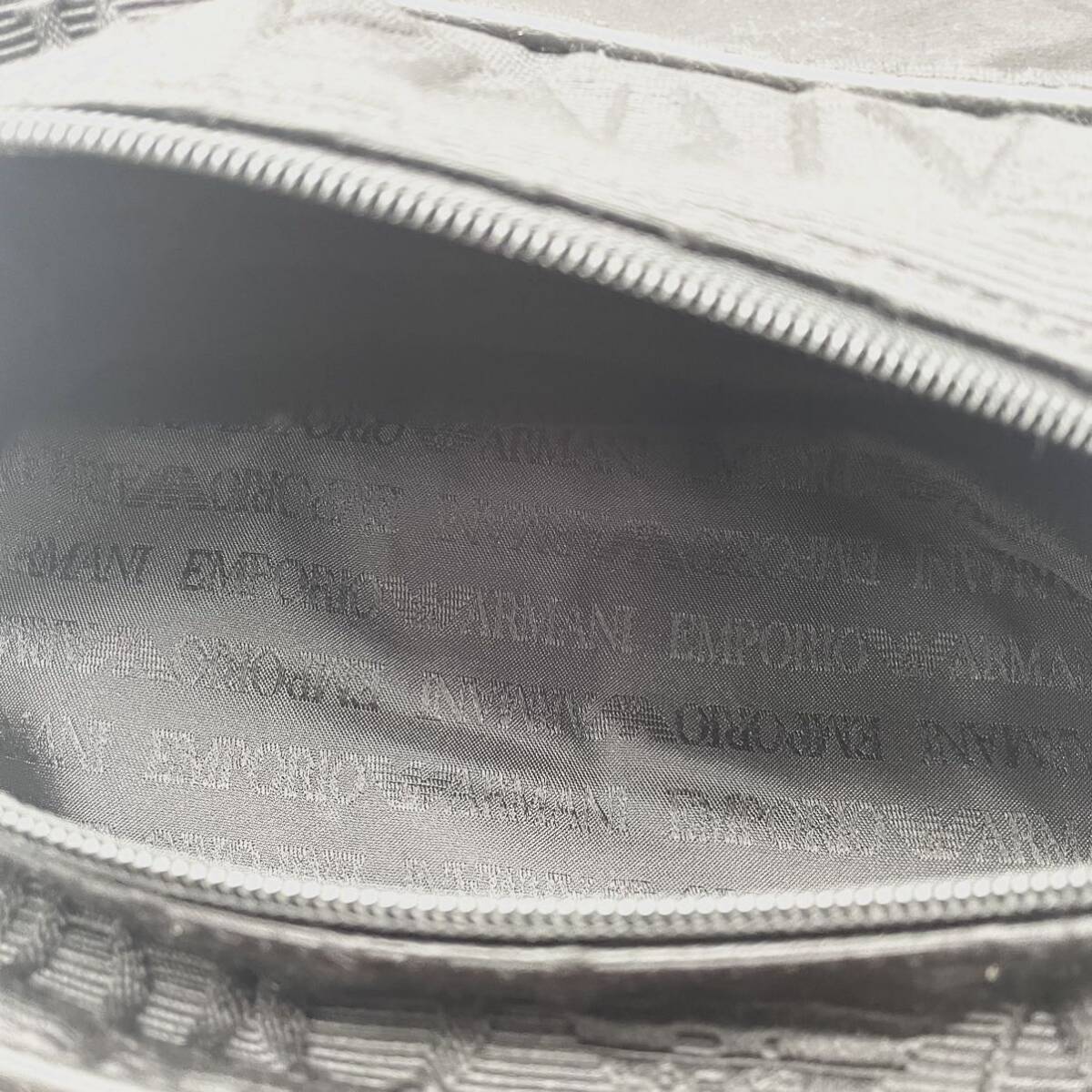 未使用級 エンポリオアルマーニ セカンドバッグ 総柄 イーグルロゴ エンボス レザー EMPORIO ARMANI メンズ ビジネス 黒 クラッチ バッグの画像8