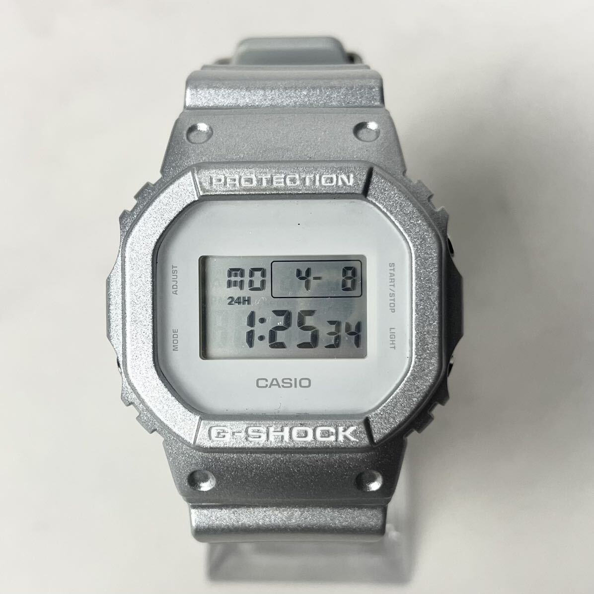 【実働】 CASIO カシオ G-SHOCK Gショック DW-5600 SG デジタル 腕時計 ウォッチ メンズ マットシルバー 稼働品 定番シリーズ 希少カラー_画像5