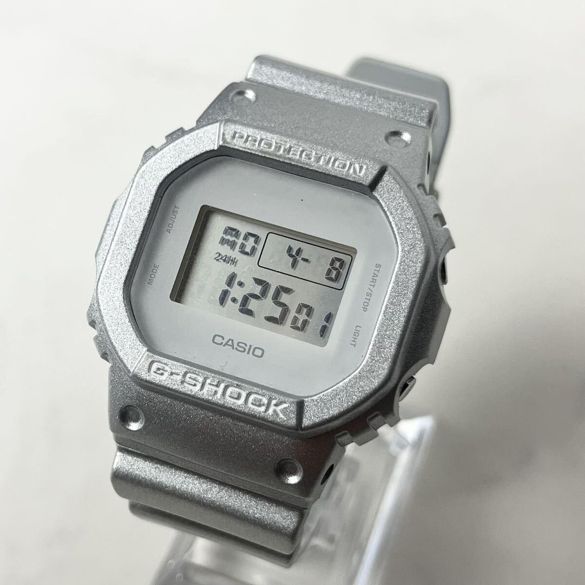 【実働】 CASIO カシオ G-SHOCK Gショック DW-5600 SG デジタル 腕時計 ウォッチ メンズ マットシルバー 稼働品 定番シリーズ 希少カラー_画像1