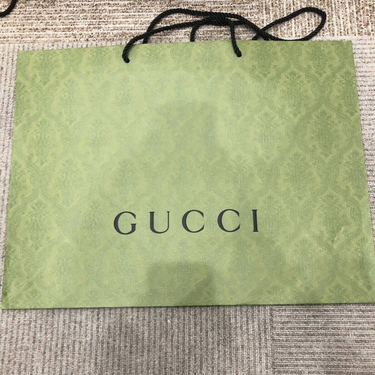 1 иен ~ супер много . суммировать бренд shopa- бумажный пакет общий всего 40 пункт и больше Vuitton Celine солнечный rolan Prada Fendi Gucci и т.п. 