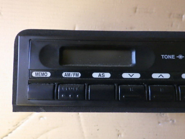 r372-81 * Nissan UDto Lux k on original AM/FM radio 24V for 60-7