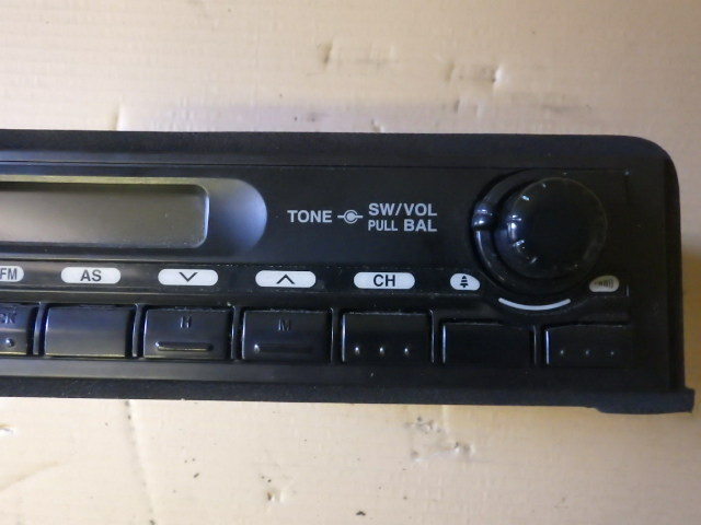 r372-81 * Nissan UDto Lux k on original AM/FM radio 24V for 60-7