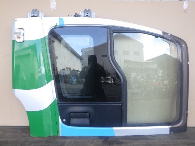 r524-19 ★ いすゞ ギガ ドア ヒンジ付き 左側 助手席側 H21年 PKG-EXD52D8 1-4_画像1