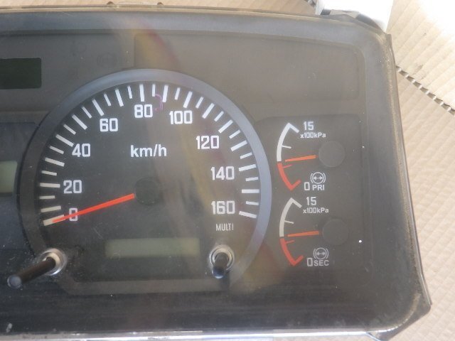 r623-20 ★ いすゞ フォワード スピードメーター 表示距離 77万キロ AT 4HK1 H19年 PKG-FRR90 100-3_画像4