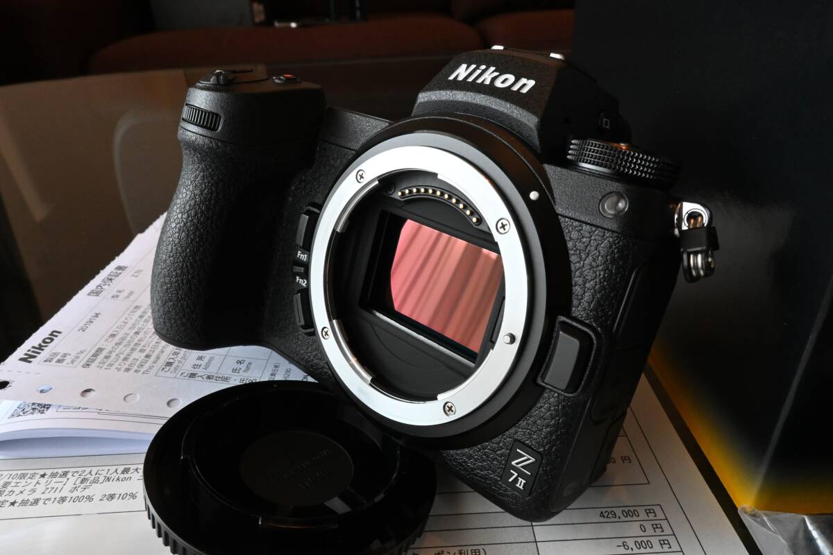 ショット数1,196枚 Nikon Z7II メーカー保証残あり ボディ＋Smallrigブラケット付き 中古美品の画像1