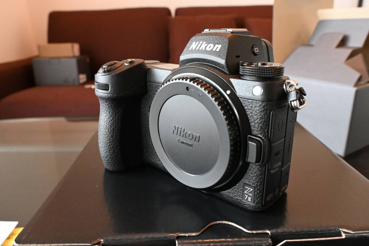 ショット数1,196枚 Nikon Z7II メーカー保証残あり ボディ＋Smallrigブラケット付き 中古美品の画像4