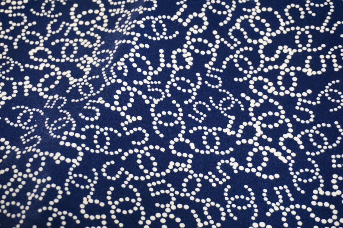 CHANEL シャネルの ココマーク と No5 のデザインで創られた ベロア素材の Tシャツ 半袖 カットソーです。とても綺麗です。 ”11388_画像4