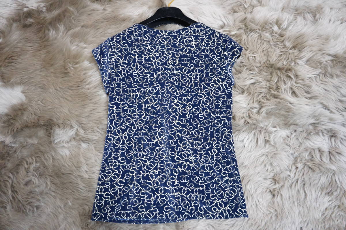 CHANEL シャネルの ココマーク と No5 のデザインで創られた ベロア素材の Tシャツ 半袖 カットソーです。とても綺麗です。 ”11388_画像8