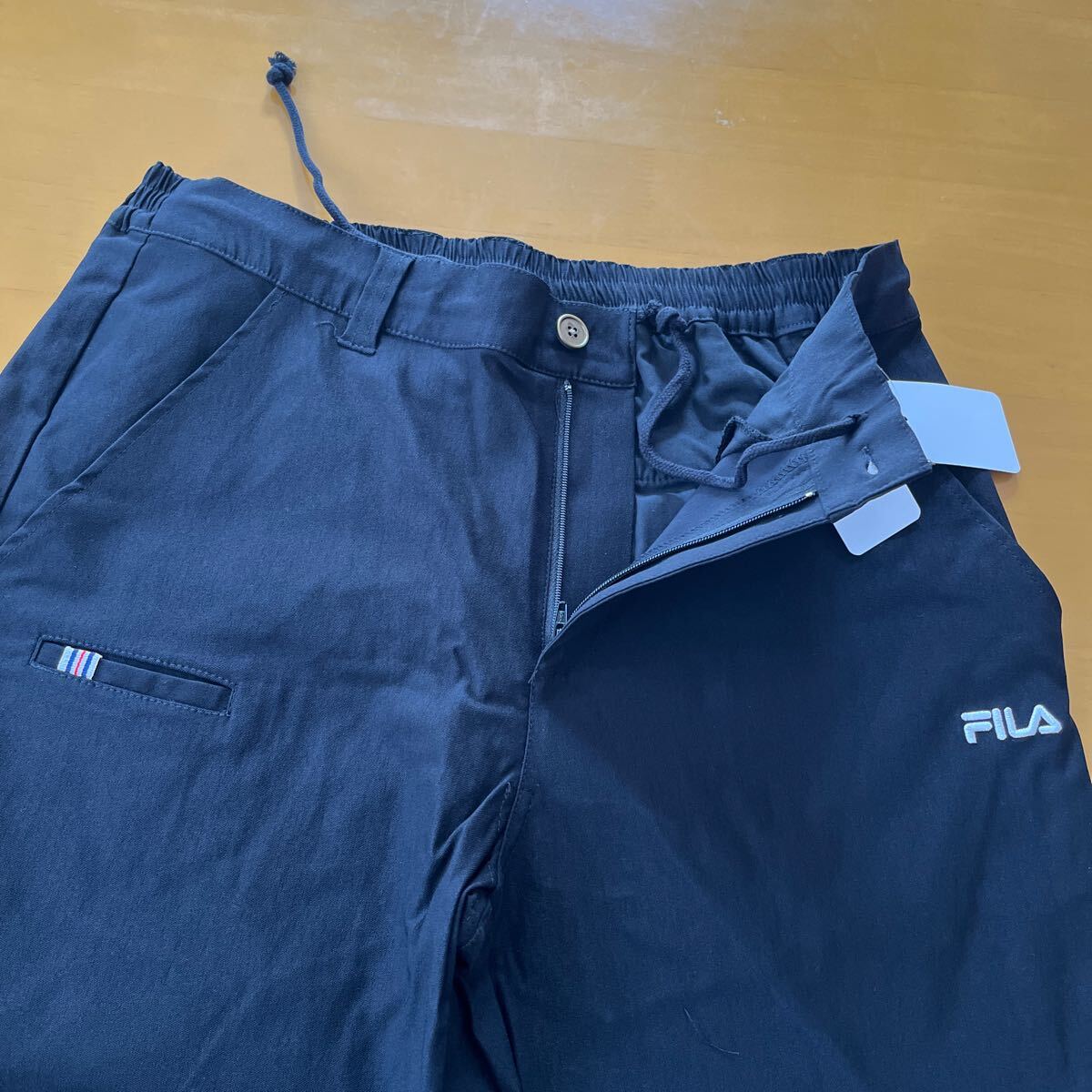 新品FILA フィラ 接触冷感ストレッチパンツ はっ水Ｍ 裾スリット入りで動きやすく脚長効果 股下75ウエスト76-84 ブラックの画像5