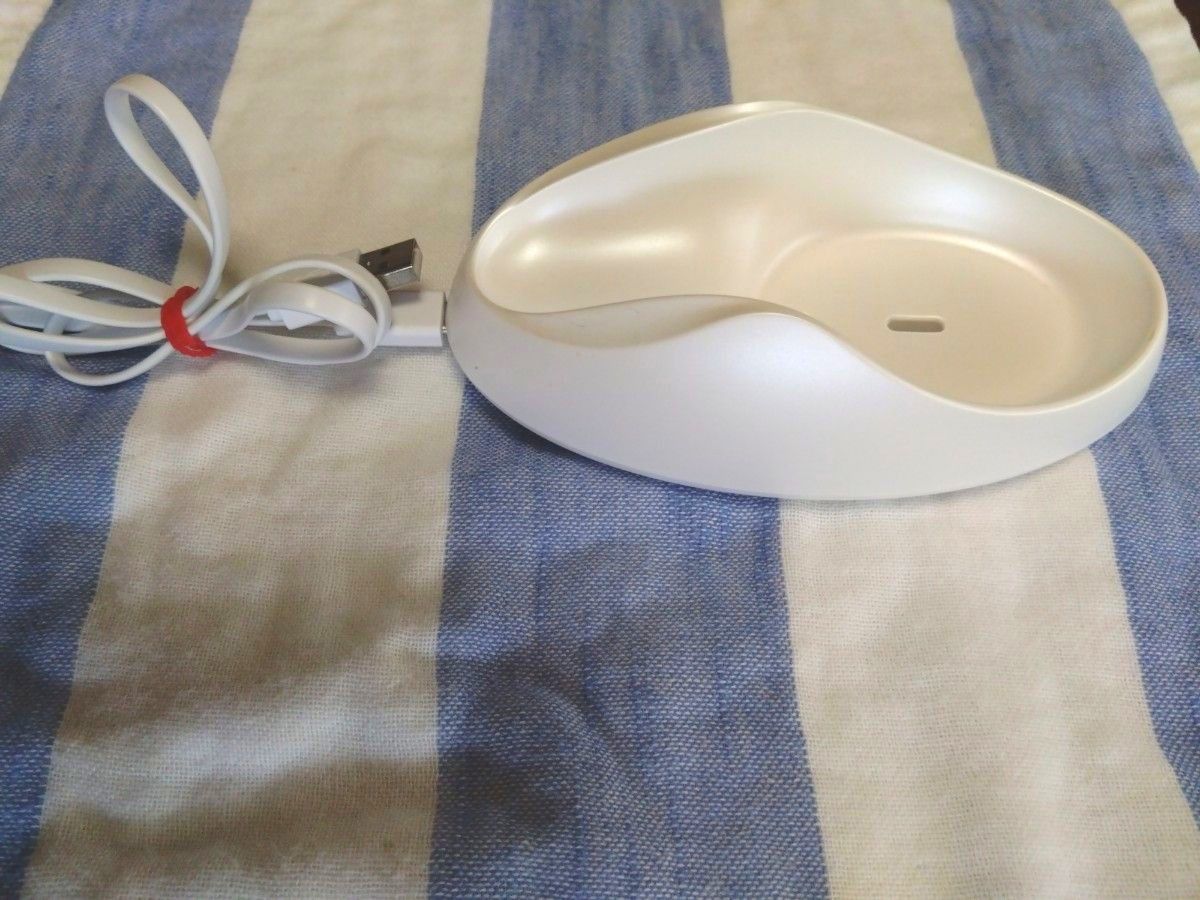 ME Laboum ME ラボン IKKOさん プロデュース 美顔器 本体 充電器 ME Laboum ME ラボン IKKOさん プロデュース 美顔器 本体 充電器