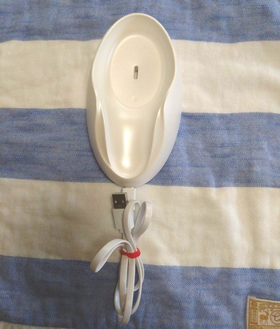 ME Laboum ME ラボン IKKOさん プロデュース 美顔器 本体 充電器 ME Laboum ME ラボン IKKOさん プロデュース 美顔器 本体 充電器