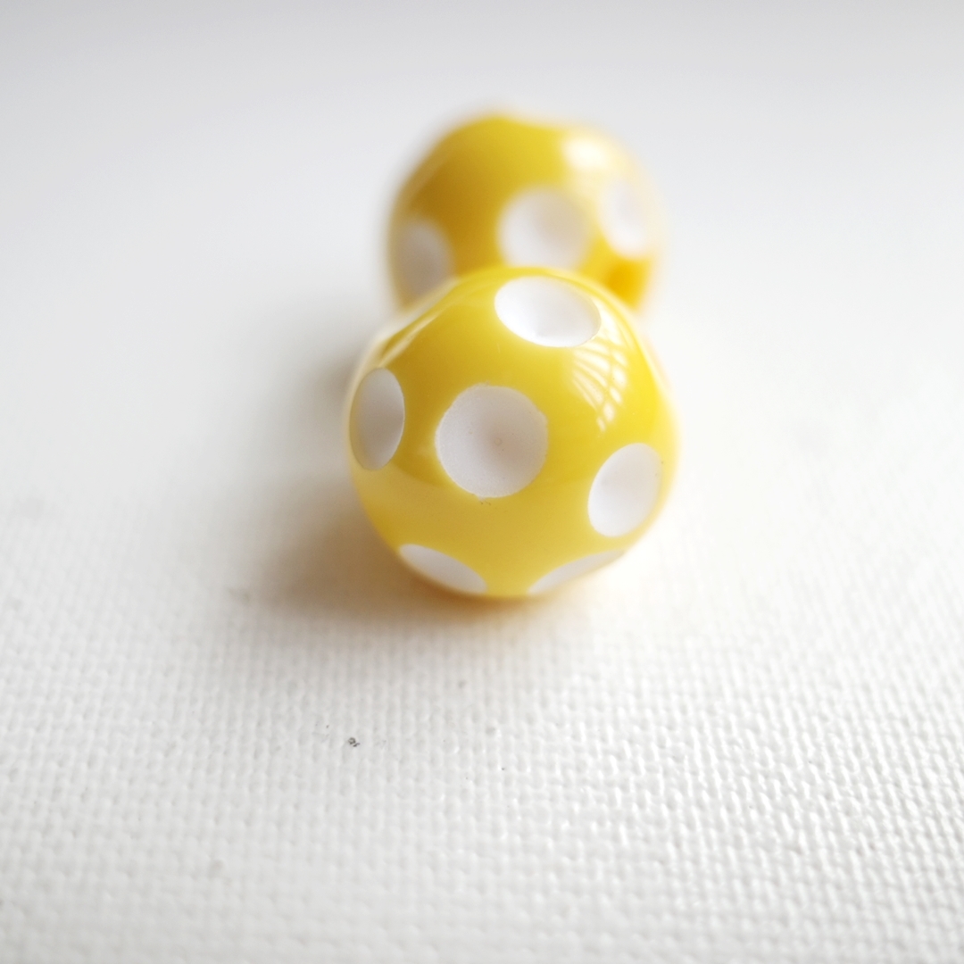 * polka dot * dot acrylic fiber beads *1.5. circle beads * design beads * yellow color 