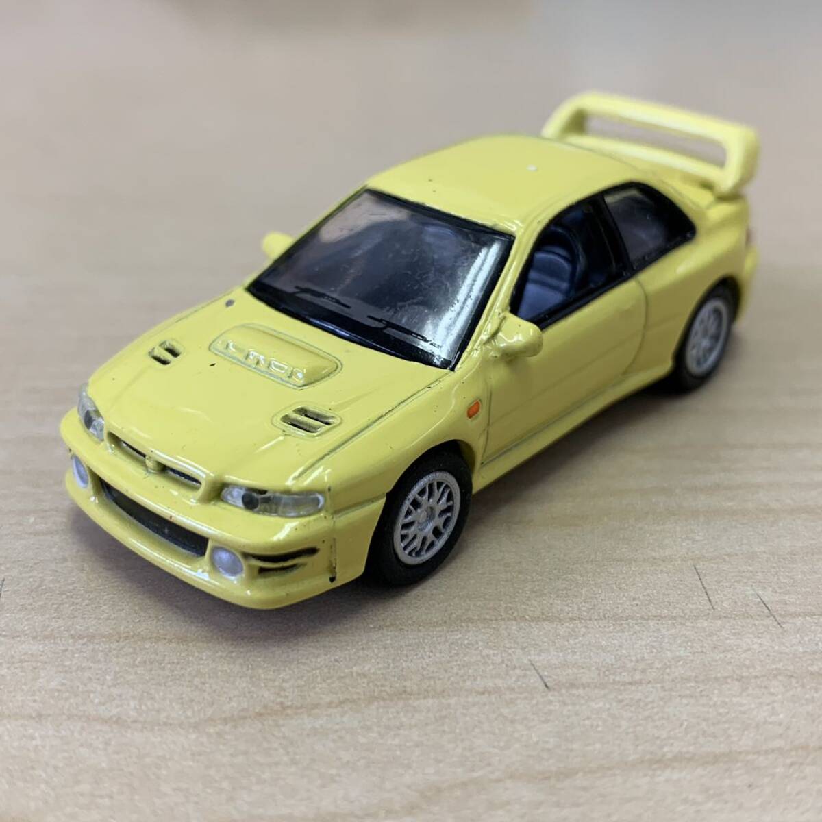 【TS0421 54】スバル インプレッサ 22B 1/72 イエローカラー REAL-X MADE IN CHINA ミニカー コレクション の画像1