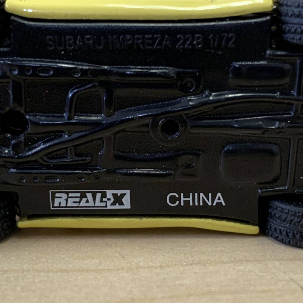 【TS0421 54】スバル インプレッサ 22B 1/72 イエローカラー REAL-X MADE IN CHINA ミニカー コレクション の画像7