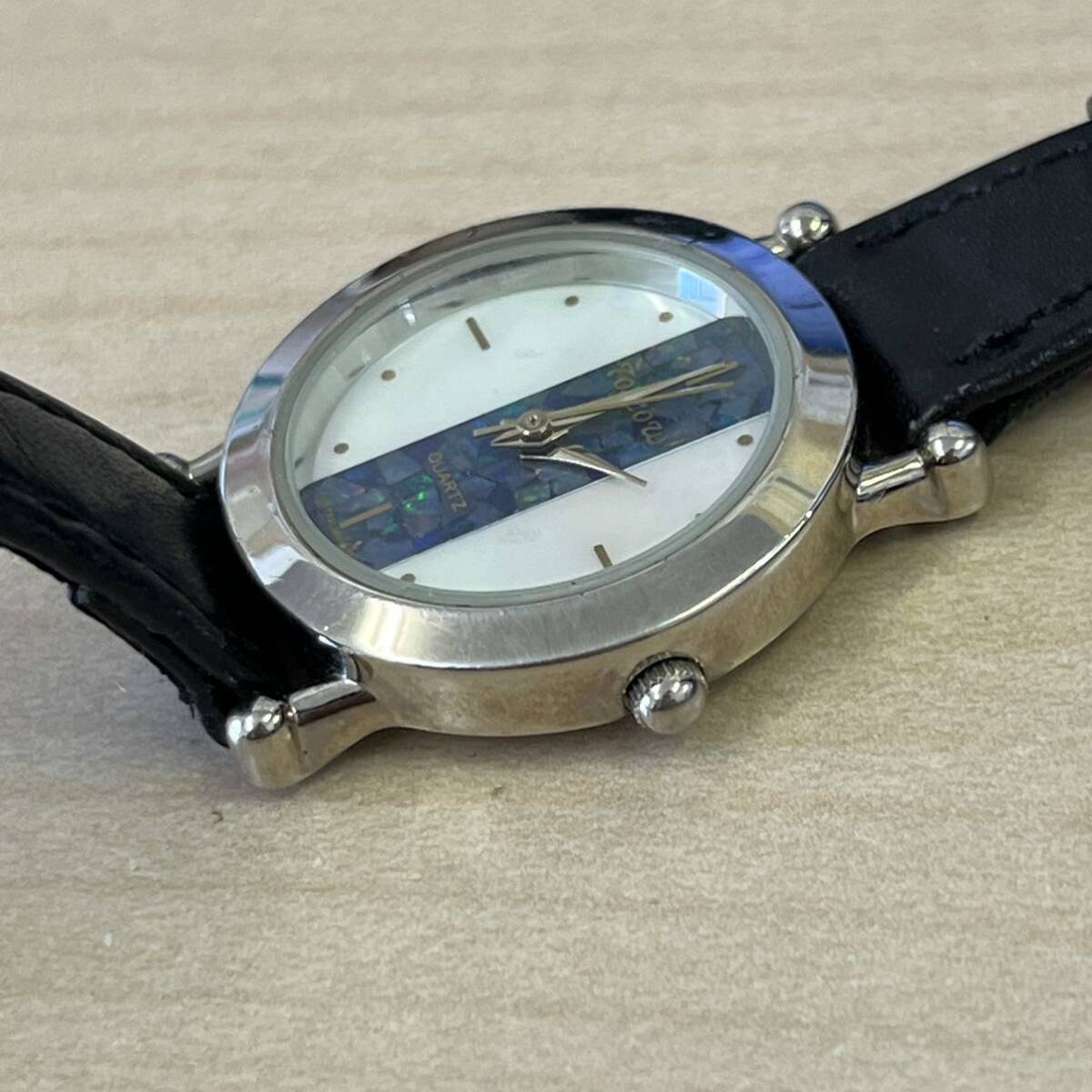 【T0425】TOSCOW トスコウ オパール 腕時計 クォーツ 電池切れ 不動品 動作未確認 ケース付きの画像3