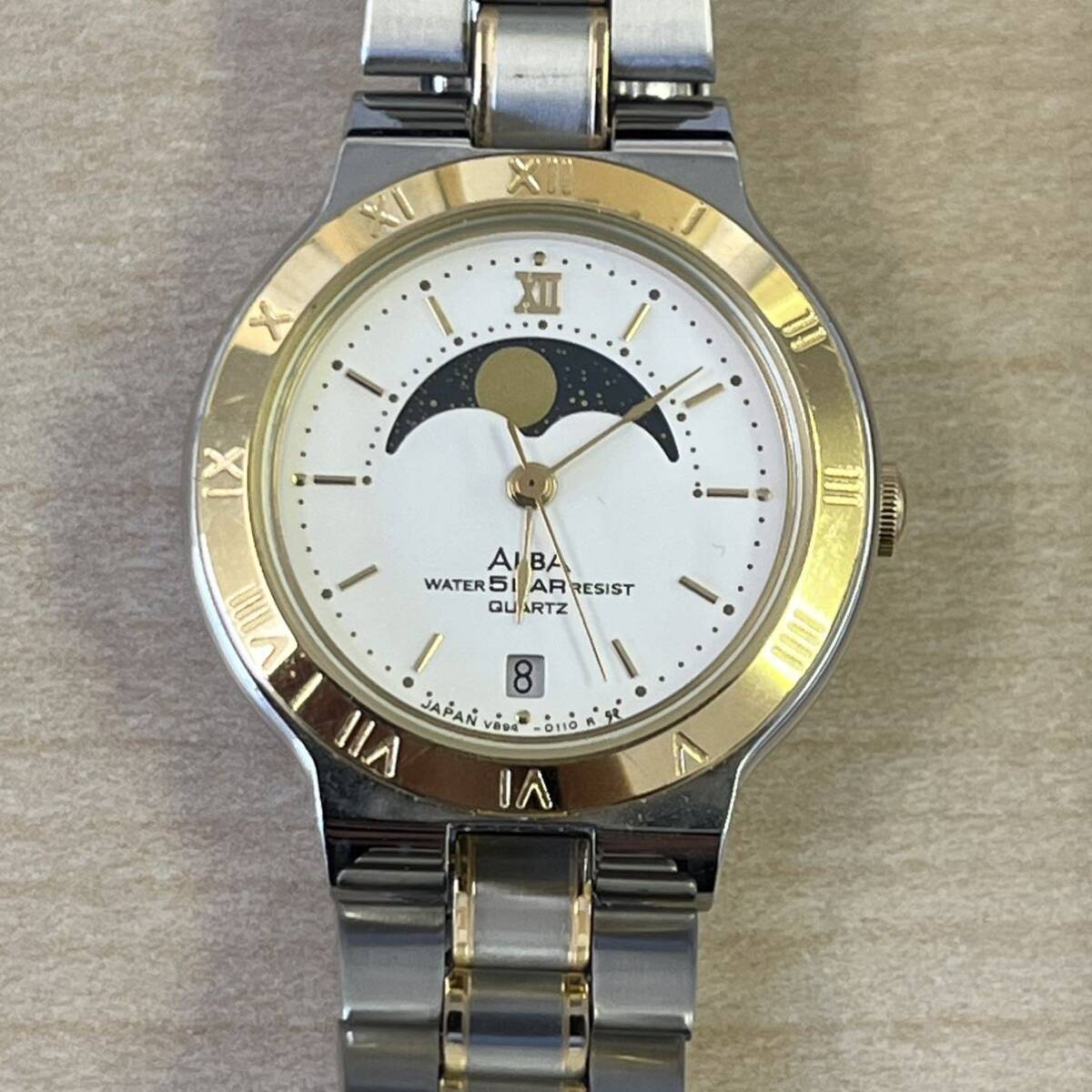 【T0425】ALBA アルバ 腕時計 クォーツ V849-0060 白文字盤 不動品 動作未確認 ケース付きの画像2
