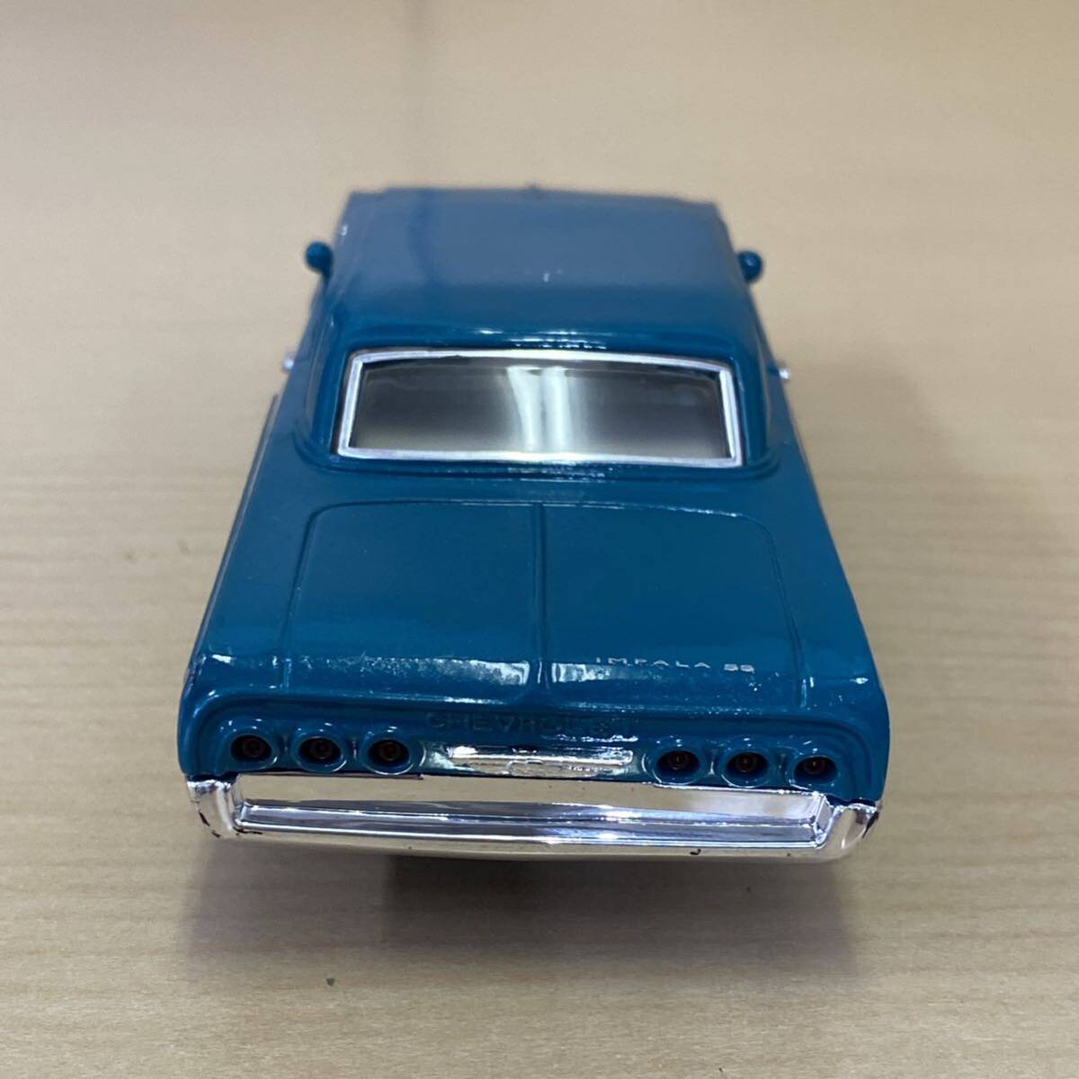 【TS0421（181）】 ミニカー CHEVROLET シボレー IMPALA SS グリーン 緑 キズあり 汚れあり ドア 、ボンネット開閉 コレクション_画像6