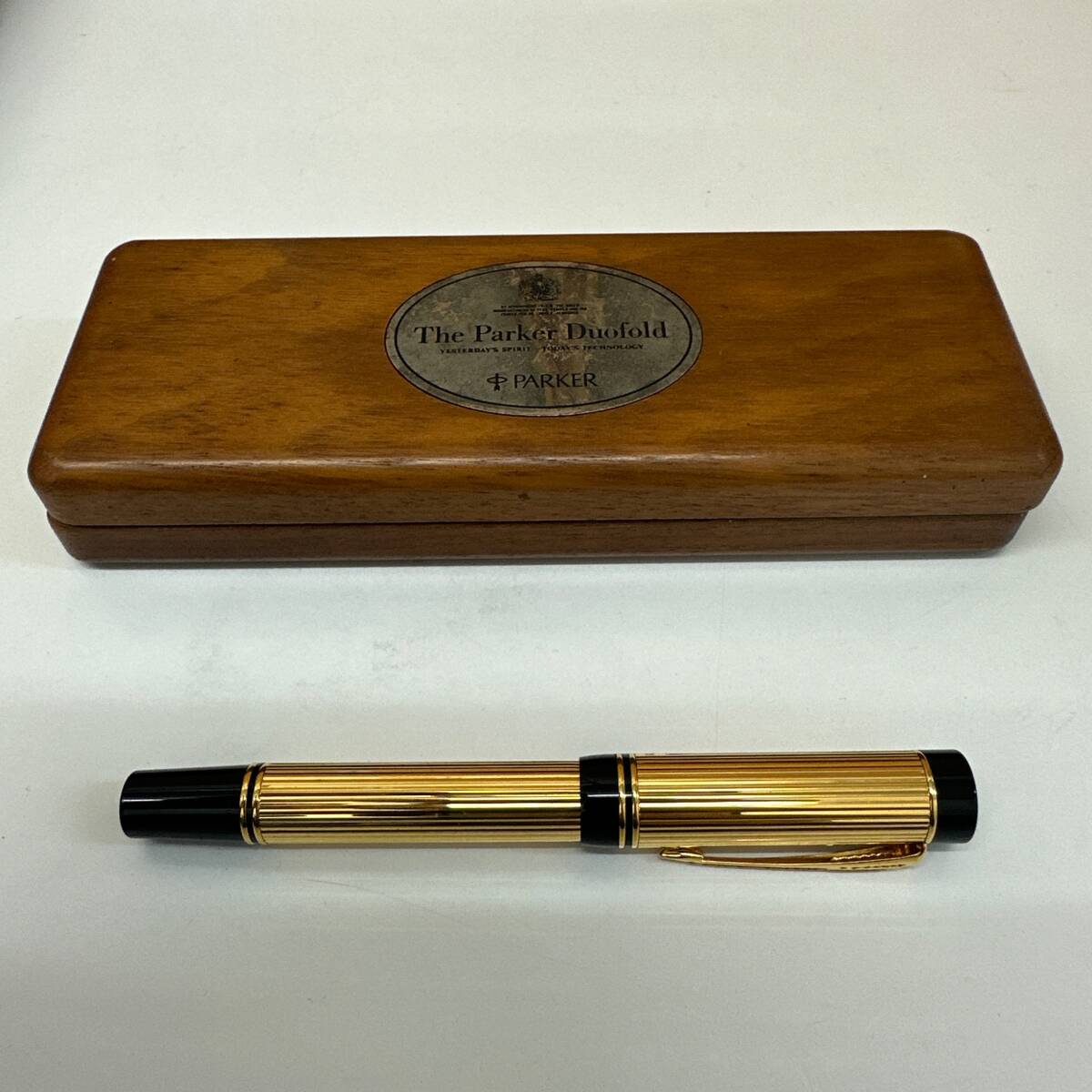 【TM0429】PARKER パーカー デュオフォールド 万年筆 ペン先18K 750 木製ケース付 ゴールド × ブラックカラー 筆記用具 文房具の画像2