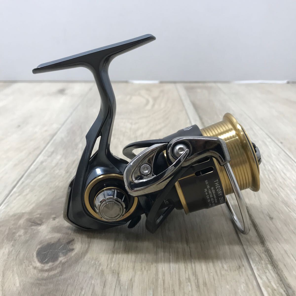 190 D 1円〜 釣り DAIWA 17 セオリー 2506 H スピニング リール THEORY ダイワ 中古