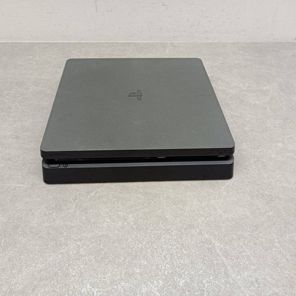 071）A 〈中古品〉Playstaion4 PS4 本体のみ CUH-2000A ジェットブラック 500GB FW 10.01【動作確認/初期化済】_画像3