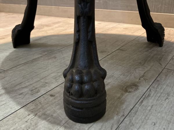イギリス製 重厚なアイアン装飾の最高級サイドテーブル ずっしり重たい 女神 無垢 ガーデンテーブル カフェテーブル パブテーブル (A)の画像10
