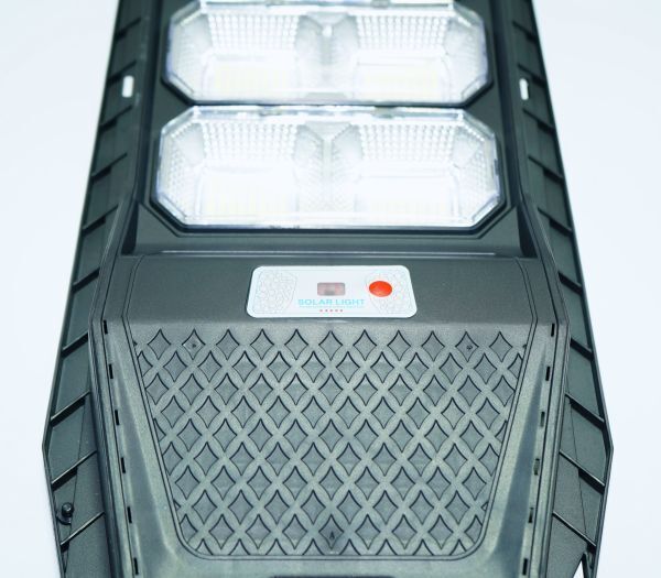 【ソーラーパネル一体式】ソーラー充電 LED600W 投光器 道路灯タイプ！リモコンで照度調節や多彩な制御可能！人感点灯モード搭載！街灯の画像3