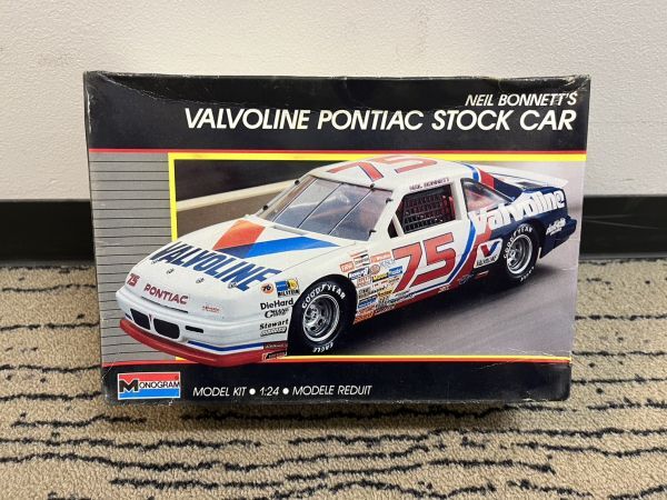 W211-CH3-593 Monogram NEIL BONNETT'S ニール・ボネット VALVYLINE バルボリン ポンティアック ストック カー 1/24 MODEL KIT 2点セットの画像4