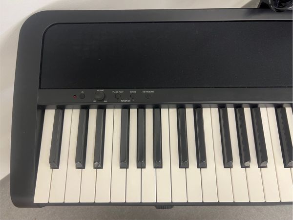 C654-I58-2161 KORG コルグ B1 デジタルピアノ 電子ピアノ 88鍵盤 スタンド イス付き フットペダル 18年製 ※音出し確認済み_画像2