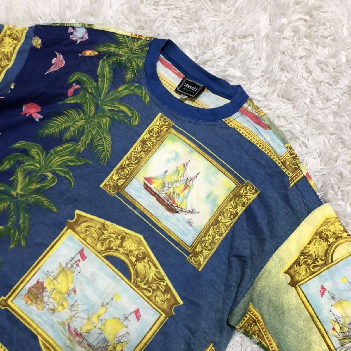 【希少/XLサイズ位】ヴェルサーチ VERSACE 定価10万 総柄Tシャツ 海外 ビーチ ヨット 船 ヤシの木　刺繍 半袖 マルチカラーイタリア製 綿_画像2