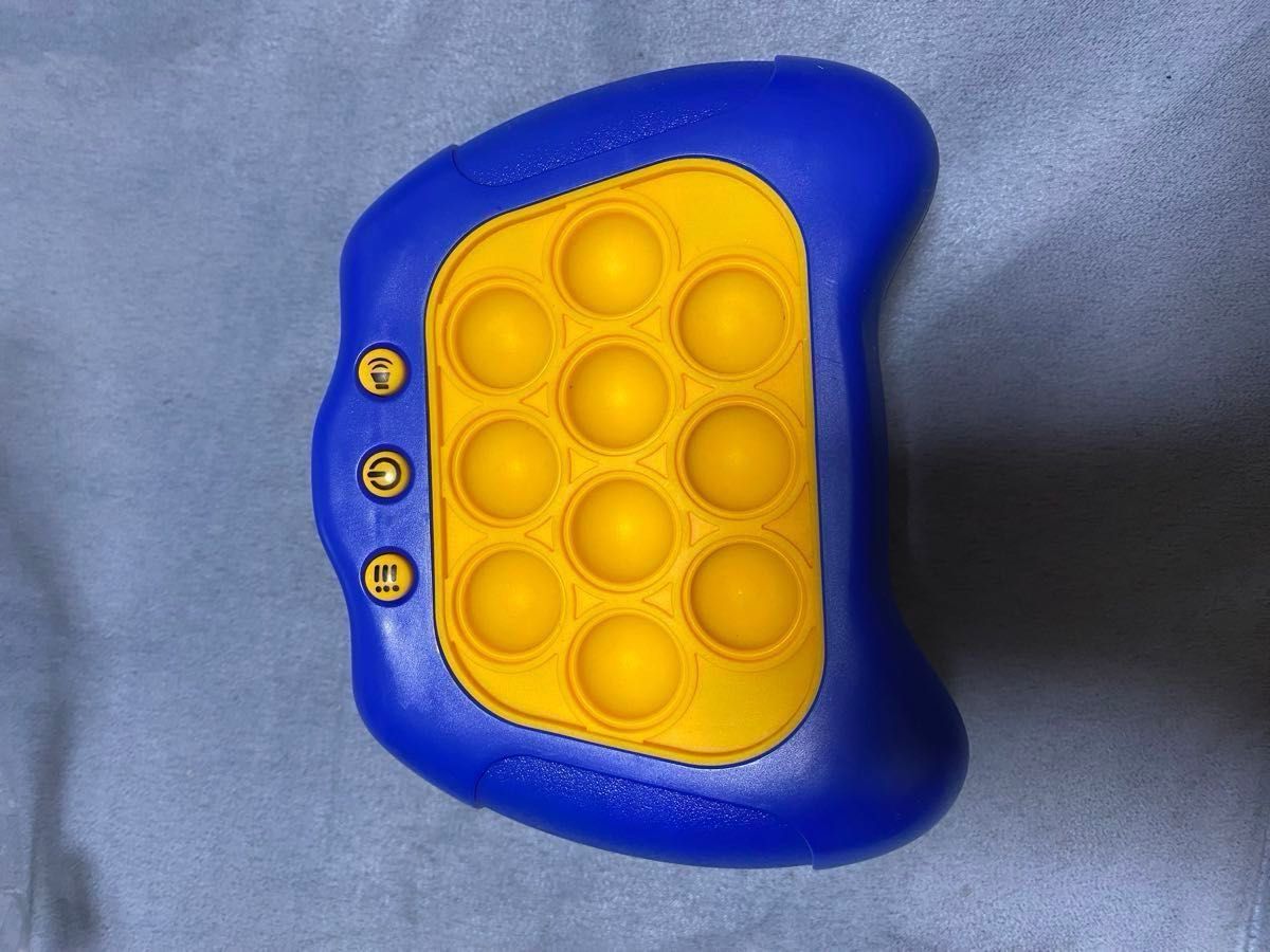 プッシュポップゲーム　乾電池式の本格仕様の子供用玩具です。SNSで大人気中の玩具です。単三乾電池3個使います。電池は未梱包です。