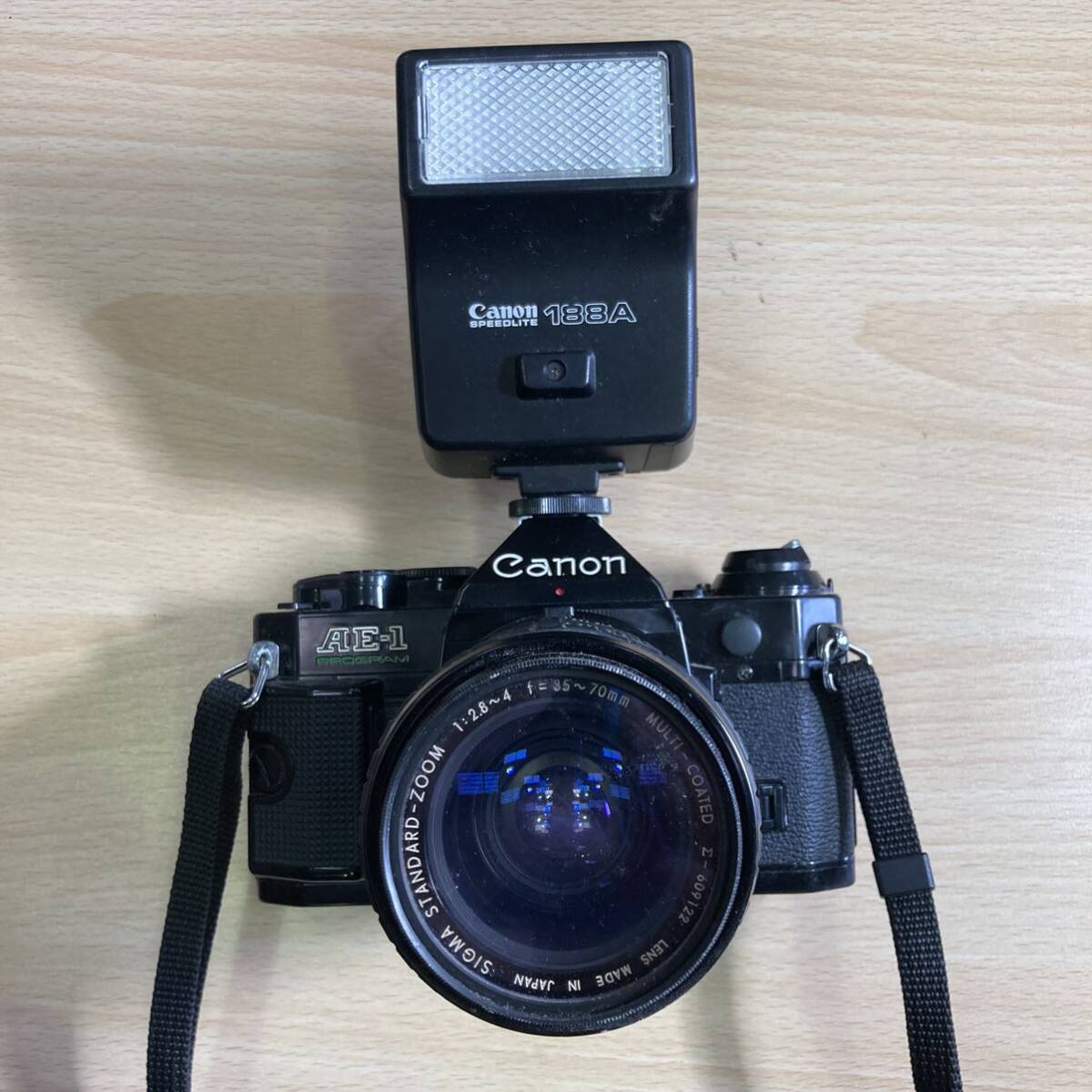 西542 Canon キャノン AE-1 PROGRAM ボディのみ ブラック フィルムカメラ 一眼レフカメラ 現状品 レンズ ストロボ付 スピードライト 188Aの画像1