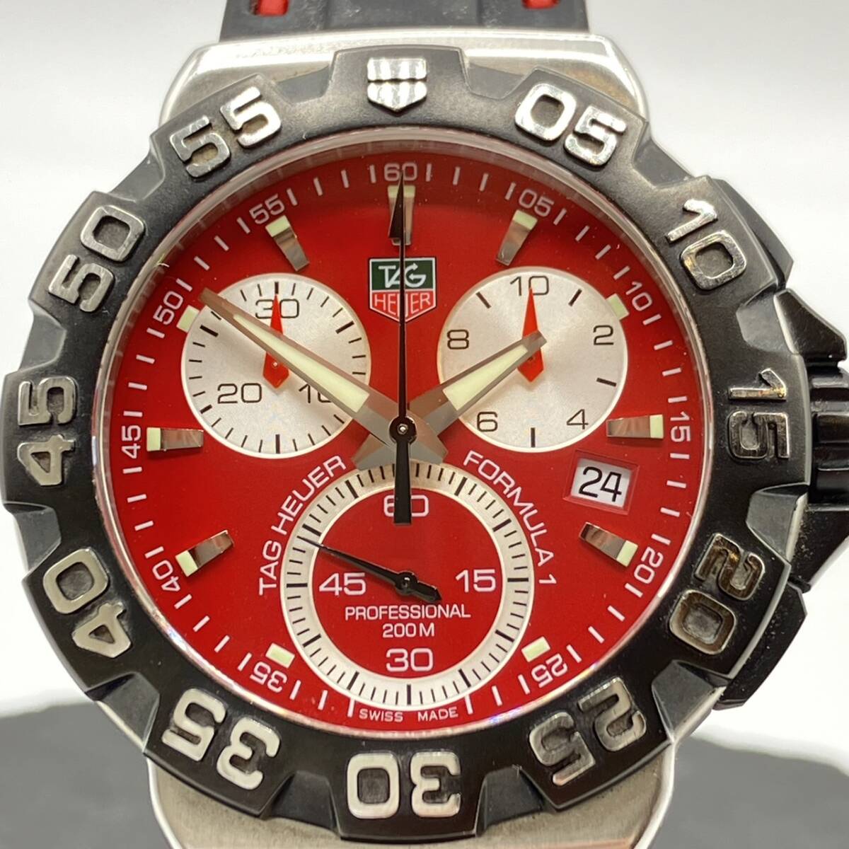 TAG HEUER タグホイヤー フォーミュラー1 赤文字盤 メンズ腕時計 CAH1112 クォーツ稼働品の画像2