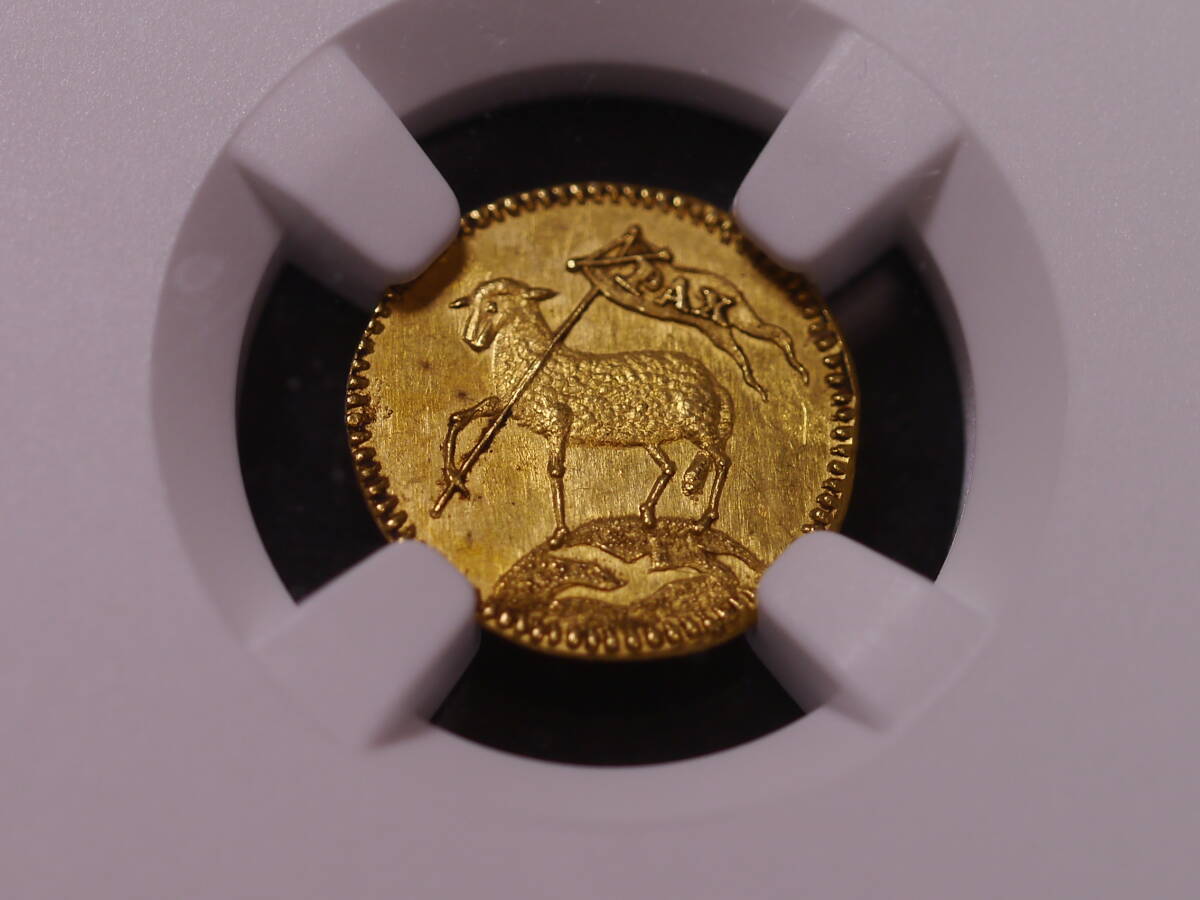 ドイツ・ニュルンベルク 1/4ダカット金貨 1700年 GFN 地球に乗る平和の羊 NGC MS62 未使用の画像1