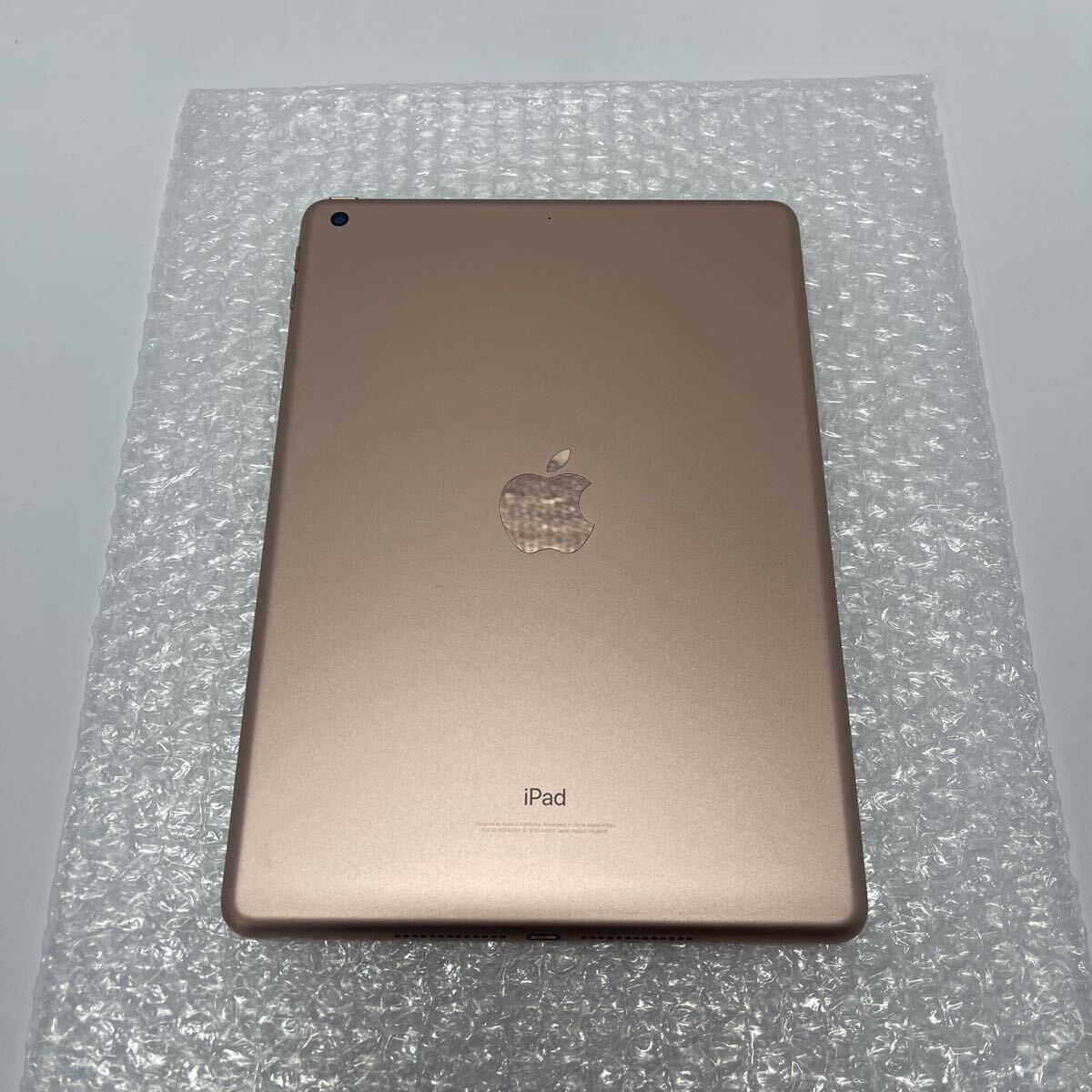 iPad 第６世代 9.7インチ 32GB ゴールド Wi-Fiモデル MR7 F2J/A 美品 中古の画像1