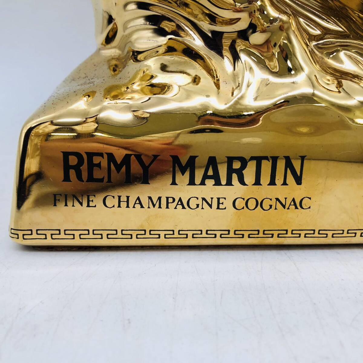 【未開栓】REMYMARTIN レミーマルタン セントーリモージュ 陶器 ゴールド コニャック 1481g 希少 ケース付き BR10394の画像3
