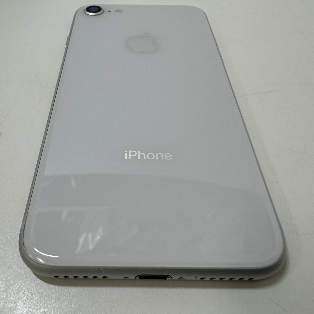 25630● iPhone8 ホワイト 64GB 本体 au SIMフリー 利用制限〇 中古現状品_画像7