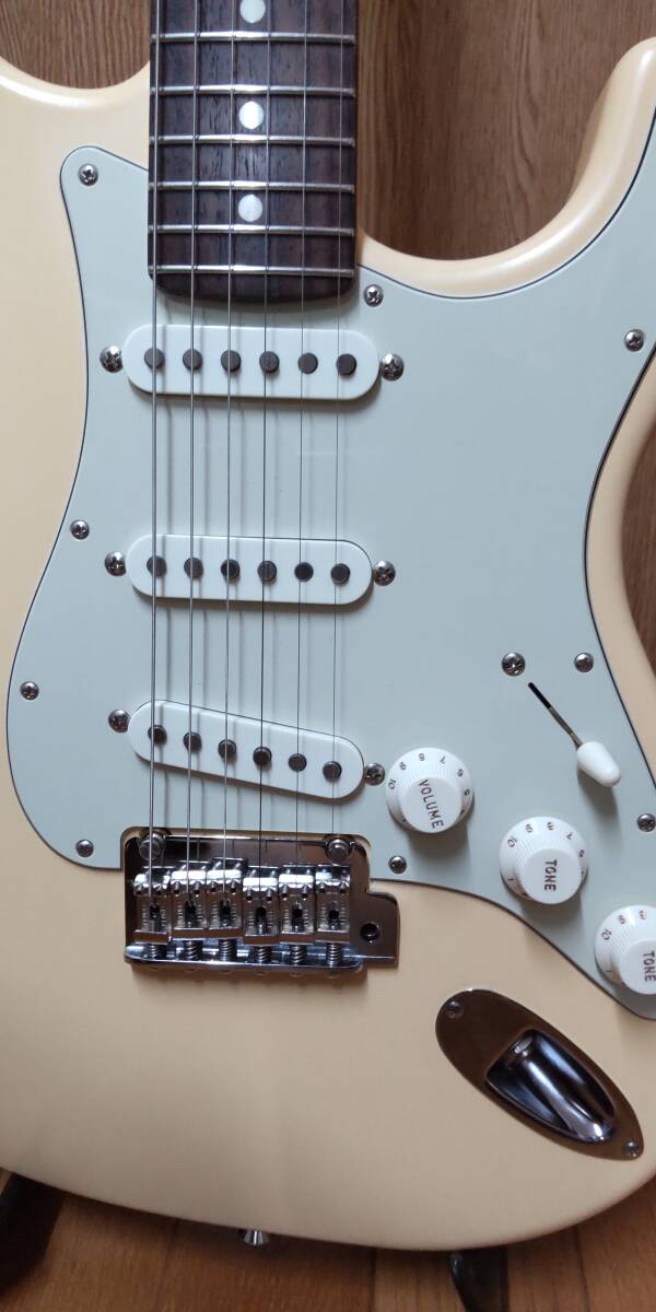 ☆ Fender / Made in Japan Junior Collection Stratocaster Satin Vintage White ☆_画像3