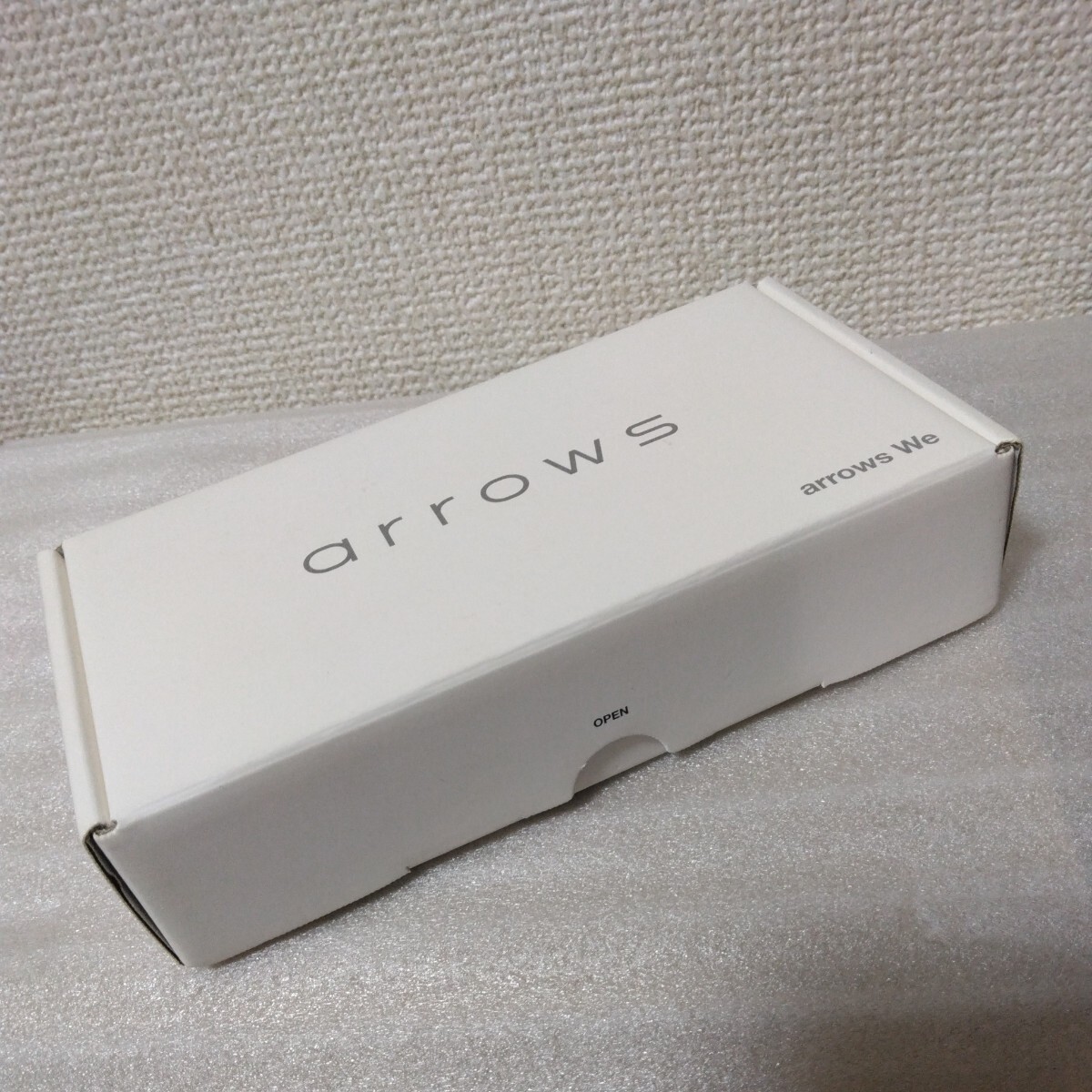 激安1円スタート 新品未使用 未開封 au arrows We FCG01 ブラック SIMフリー 一括購入品 液晶保護フィルム付 即日スピード発送   A1の画像1