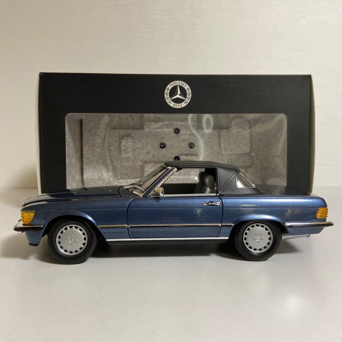 ★ベンツディーラー／BENZ-DEALER／NOREV： 1/18 ★メルセデス ベンツ 300SL R107／AMG ONE／Mercedes-Benz 300SL R107 (ブルメタ) ☆used_画像2