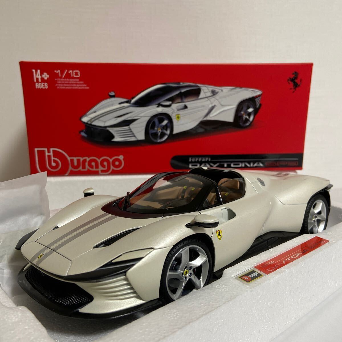 ★ブラーゴ／burago：Signature Series：1/18フェラーリ デイトナ SP3／FERRARI DAYTONA SP3 ★ルーフが着脱可能 (White) ★未展示モデル♪_画像1